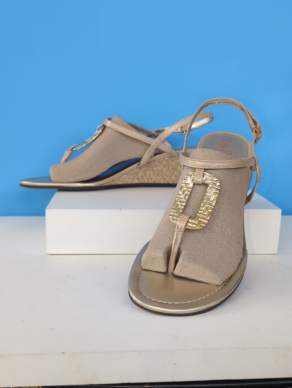Lilly Pulitzer Beige Wedge Thong Sandals with Gold Accent Size 10M